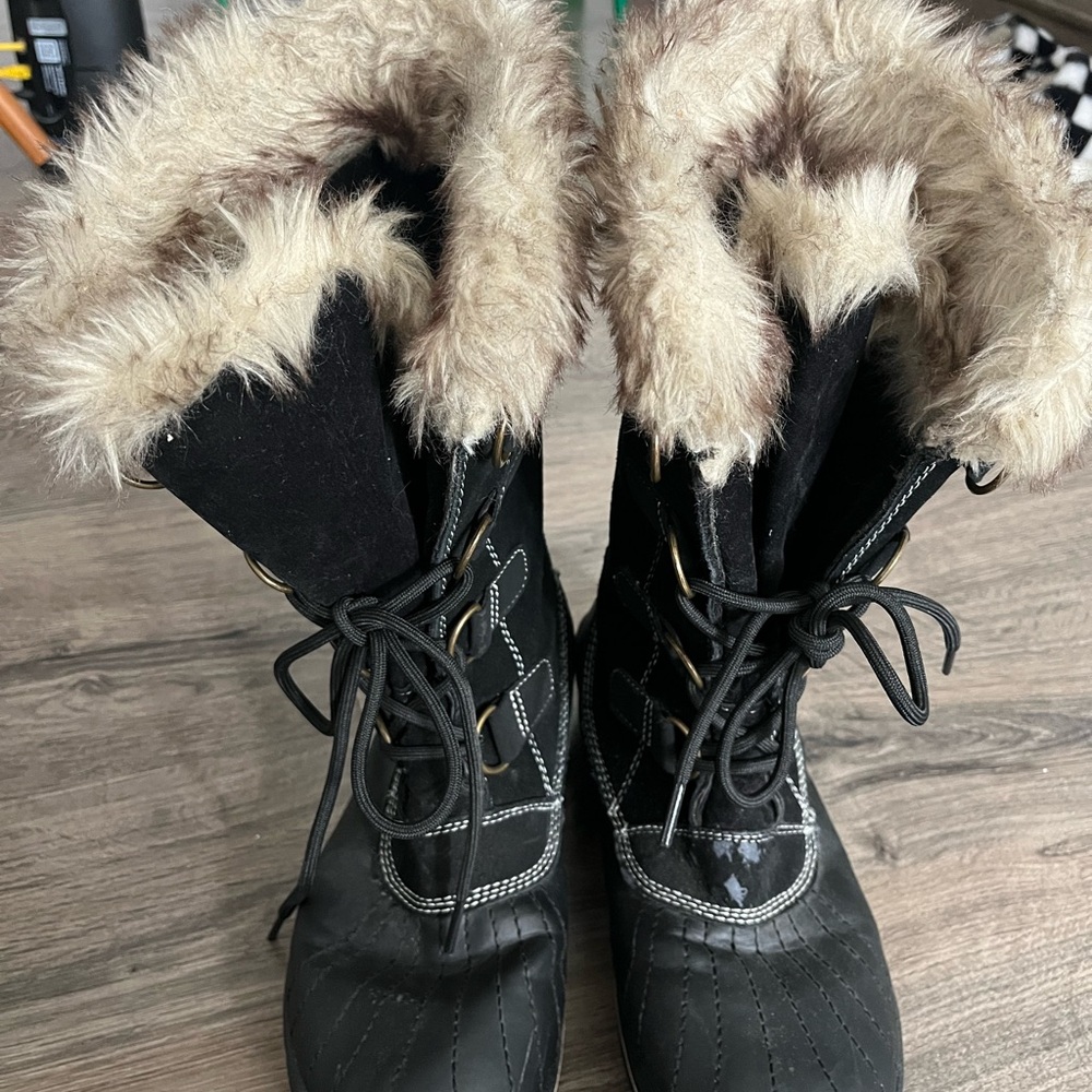 Black and Tan Fur-Lined Winter Boots